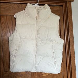 Old Navy Puffer Vest NWOT